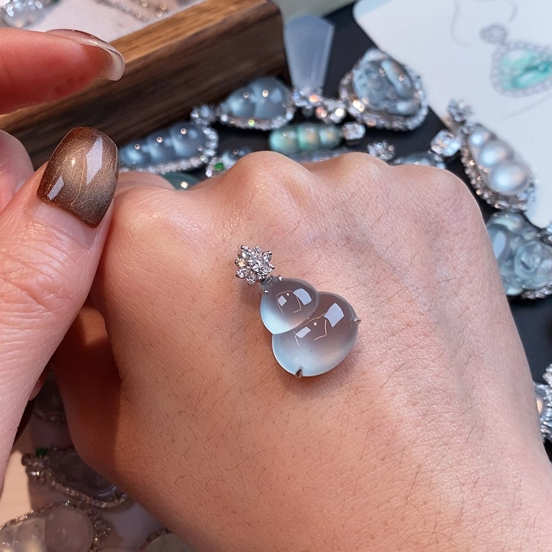 翡翠18K金镶嵌吊坠(赠链)