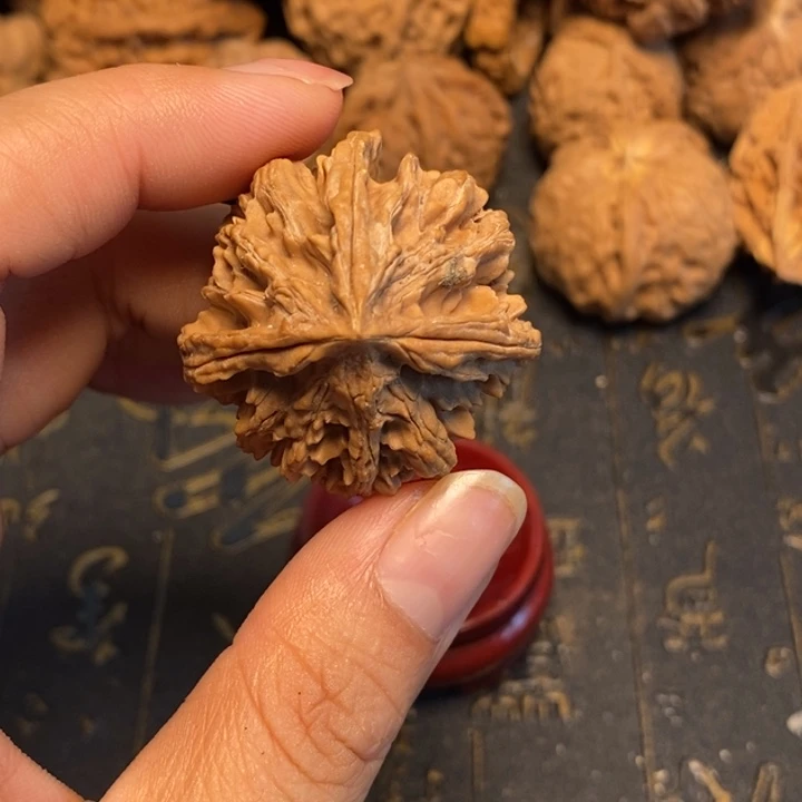 文玩核桃吊坠大**鹰文玩核桃异形单只