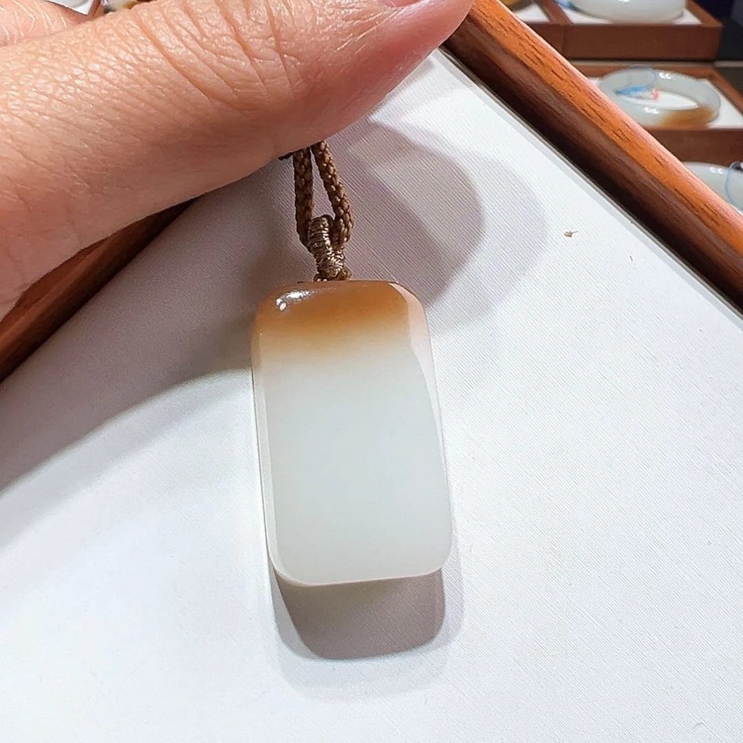 和田玉吊坠未镶嵌