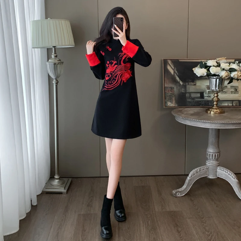 洋气高端精致刺绣裙子高档显瘦高级感新中式国风新年连衣裙女春秋