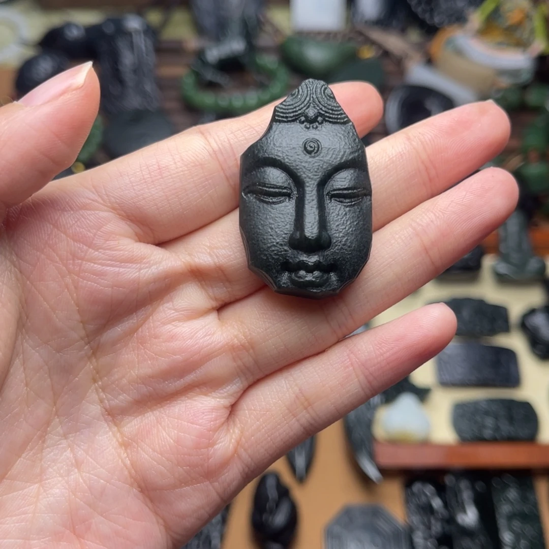 和田玉未镶嵌把件