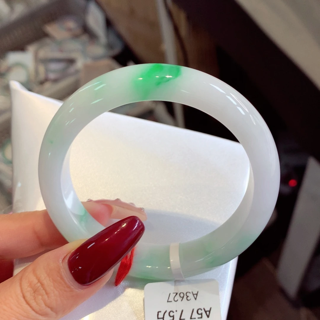 翡翠手镯未镶嵌?****?正圈66