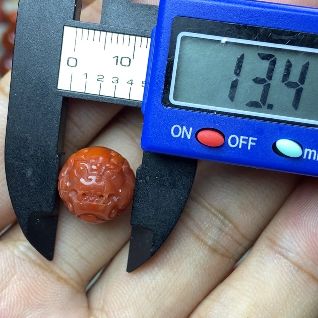南红玛瑙未镶嵌配饰有瑕疵