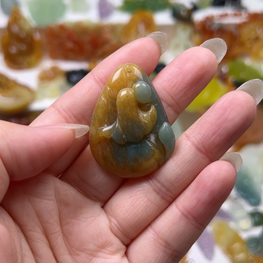 蛇纹石玉未镶嵌颈饰