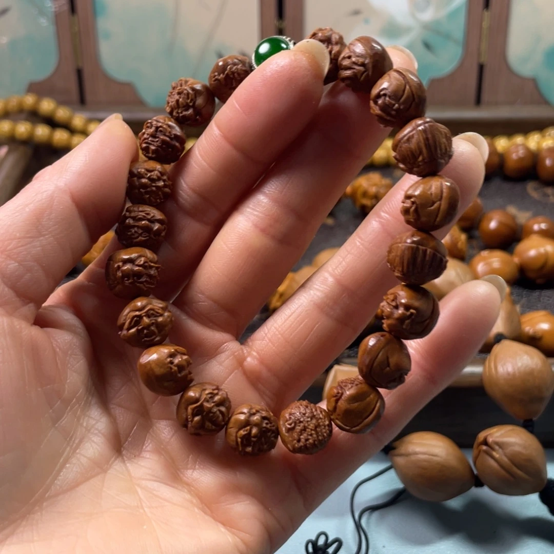 龙纹桃核十八罗汉手串