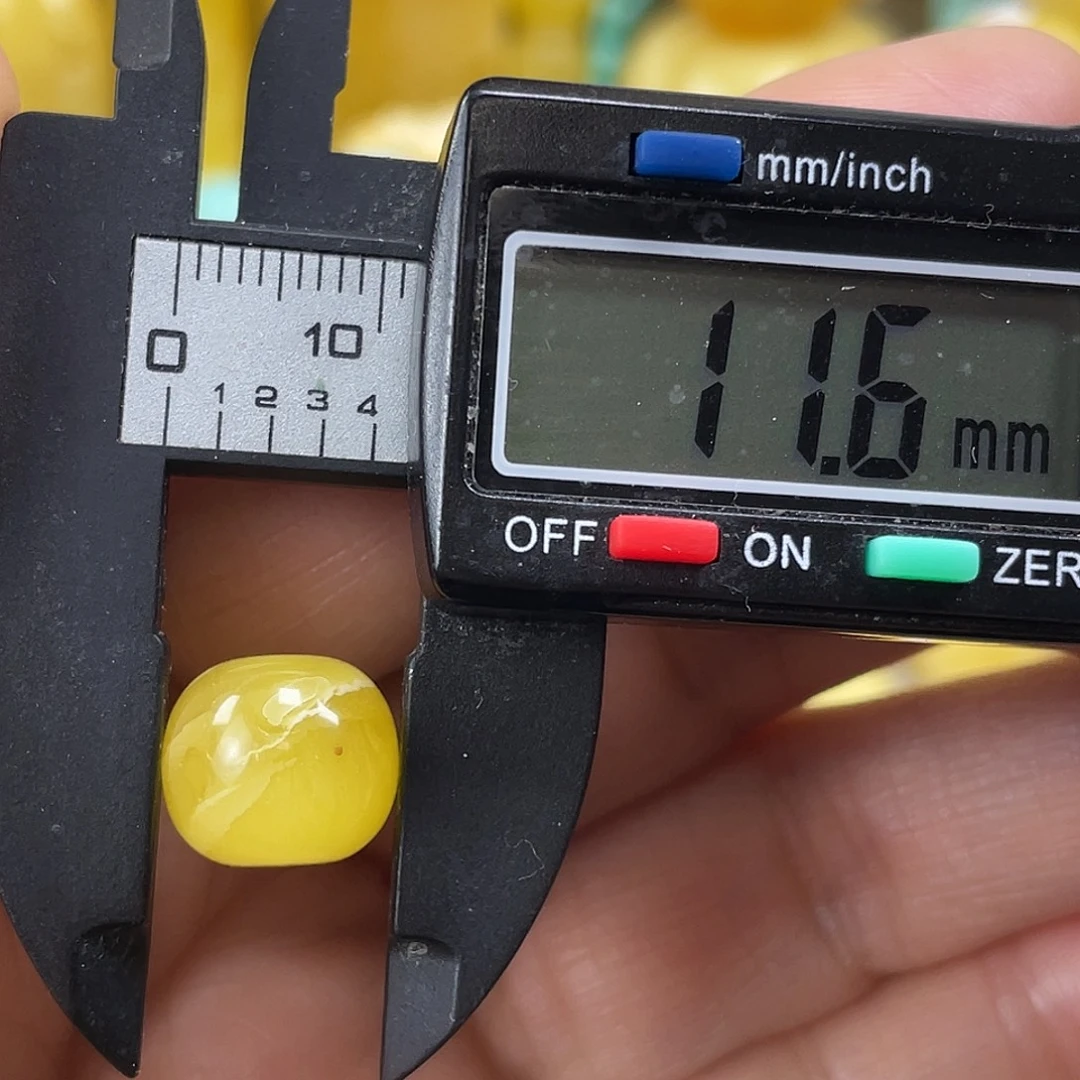 蜜蜡未镶嵌裸石4杂