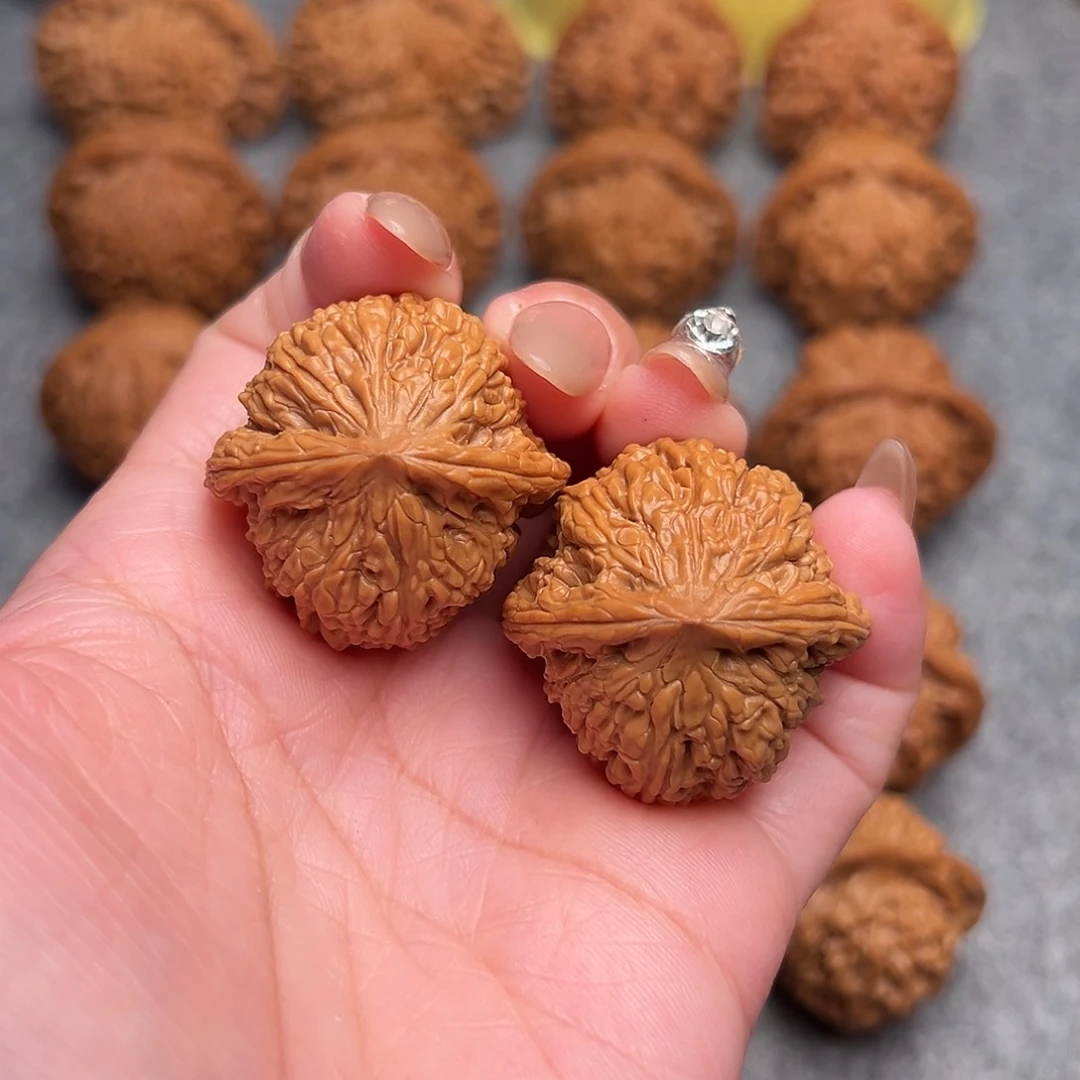 把件文玩核桃精品三角红宝石35全品