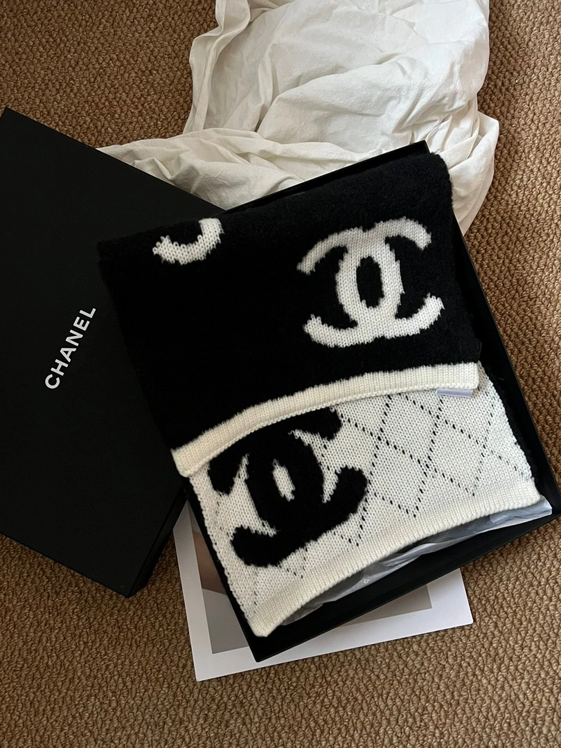 全新未使用 Chanel/香奈儿 chanel黑白双面logo围巾