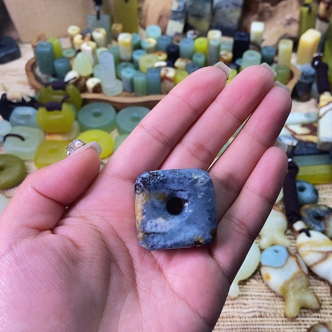 未镶嵌蛇纹石玉挂件浮*丶