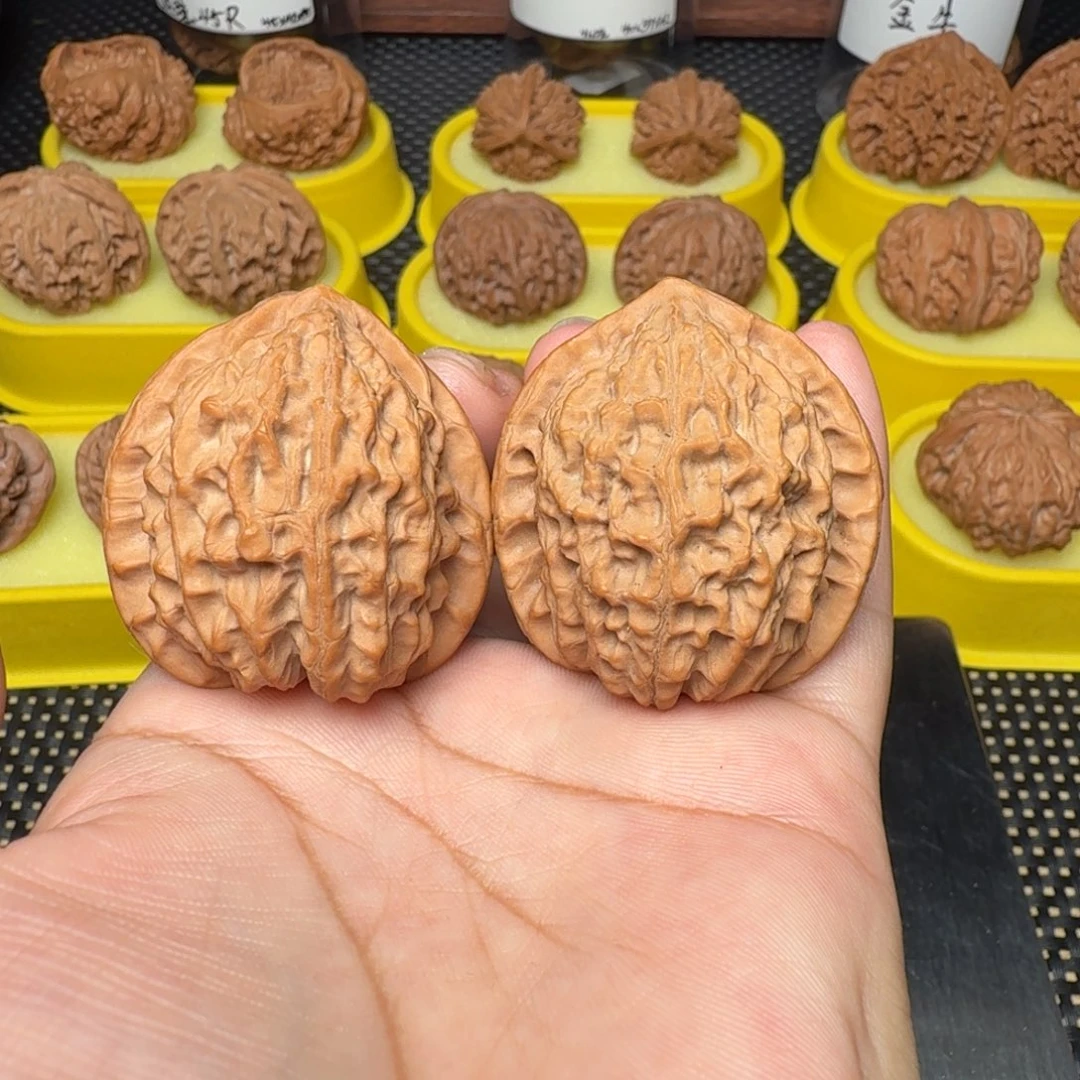 文玩核桃把件39金牛