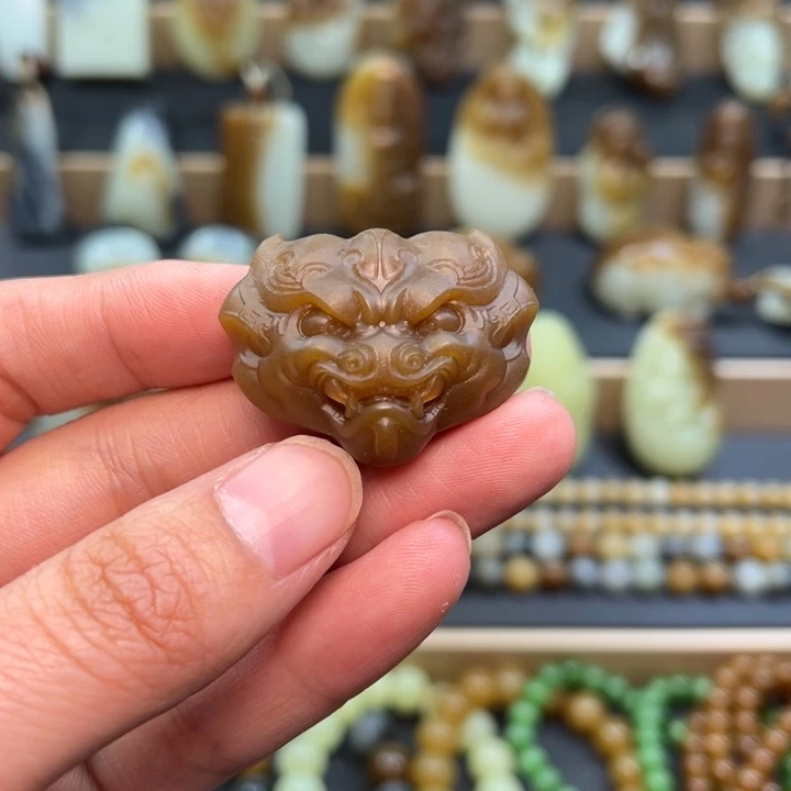 和田玉未镶嵌颈饰定制