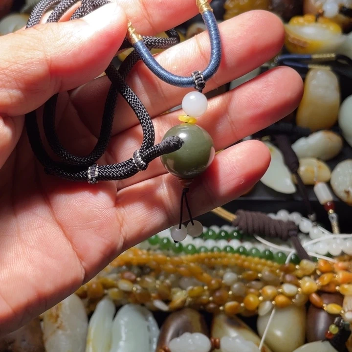 和田玉未镶嵌珠宝奇石