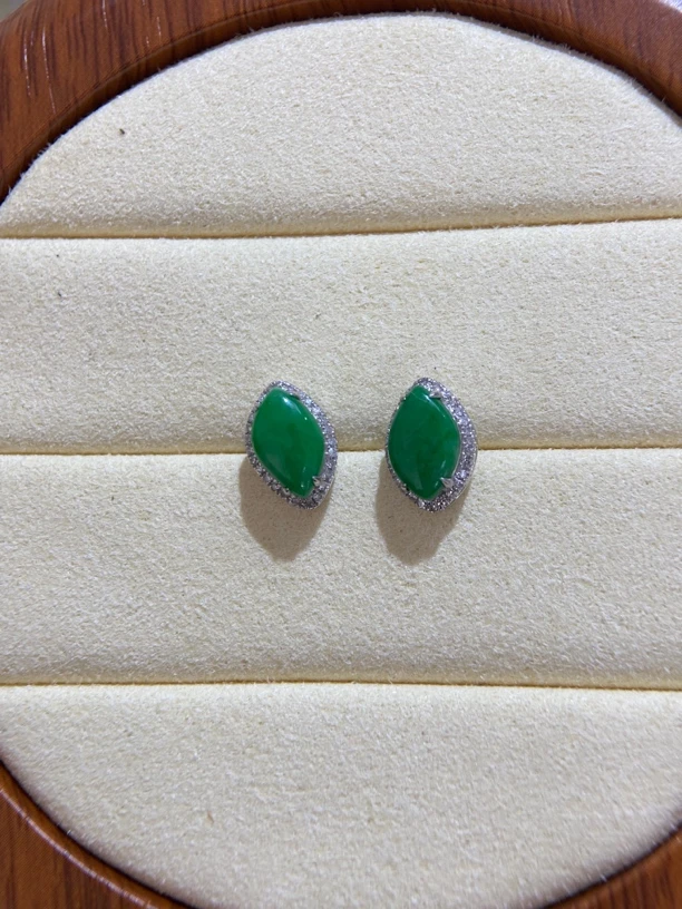 天然缅甸翡翠18k金镶嵌耳钉