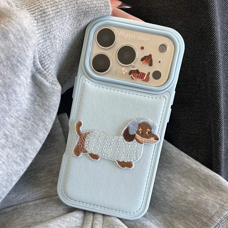 欧克里里刺绣音乐狗公仔适用苹果16/17皮纹气囊手机壳15/14/13/12