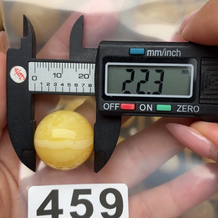 王***瘦未镶嵌琥珀裸石蜜蜡