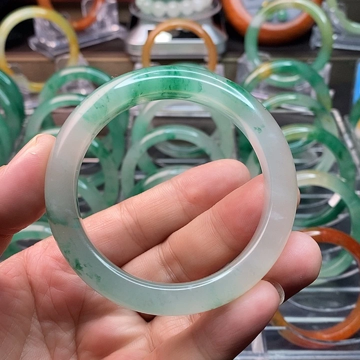 石英质玉手镯未镶嵌