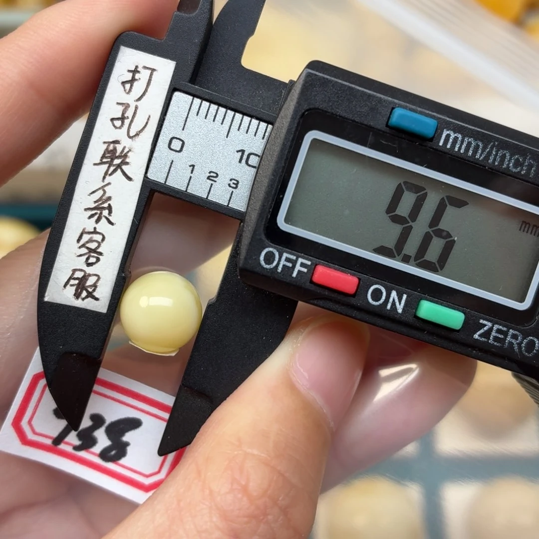 陆***放未镶嵌蜜蜡裸石蜜蜡
