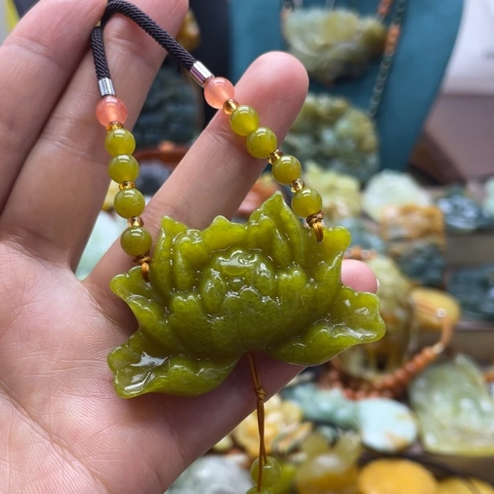 蛇纹石玉未镶嵌颈饰