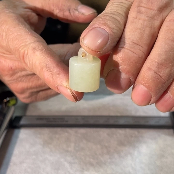 亿***花和田玉（糖玉）未镶嵌挂件