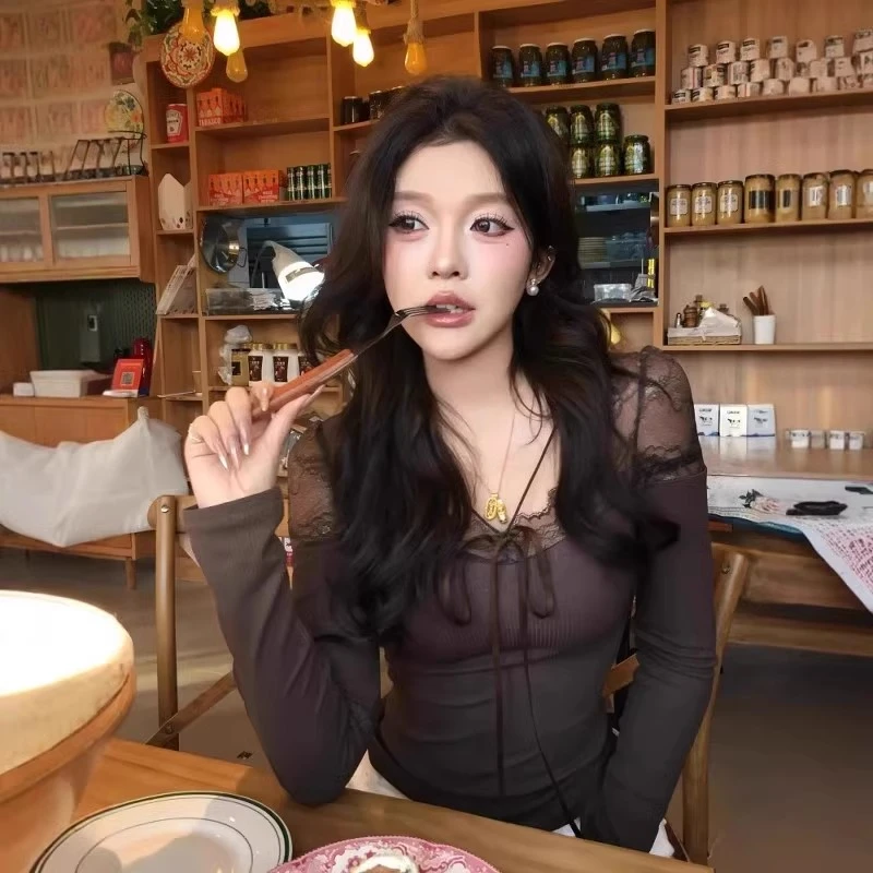性感蕾丝拼接v领长袖T恤女2025春季纯欲风修身显瘦套头打底衫上衣