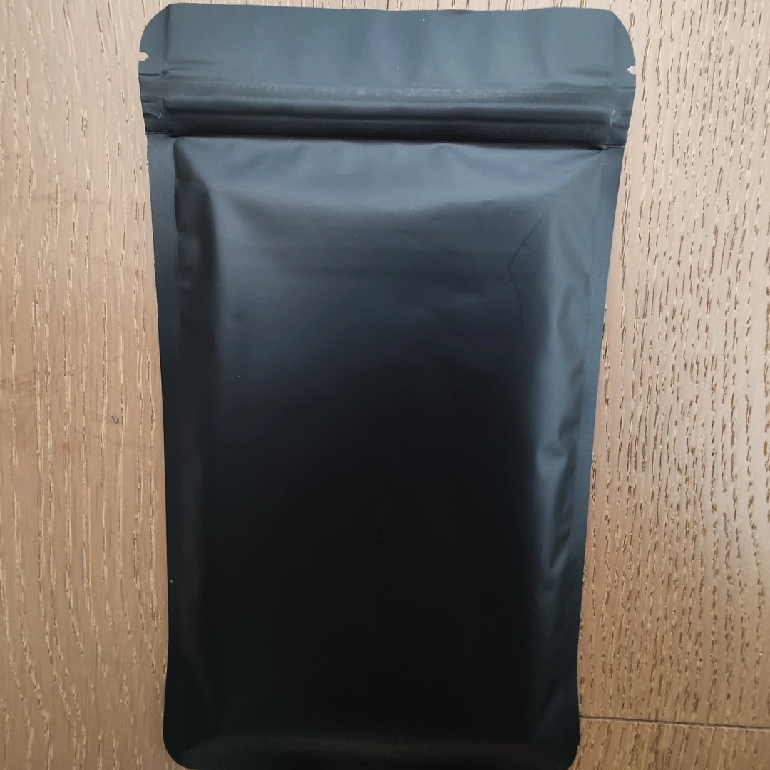 球星卡火力覆盖折射福袋。每包 20 张卡，保 10 张折射特卡