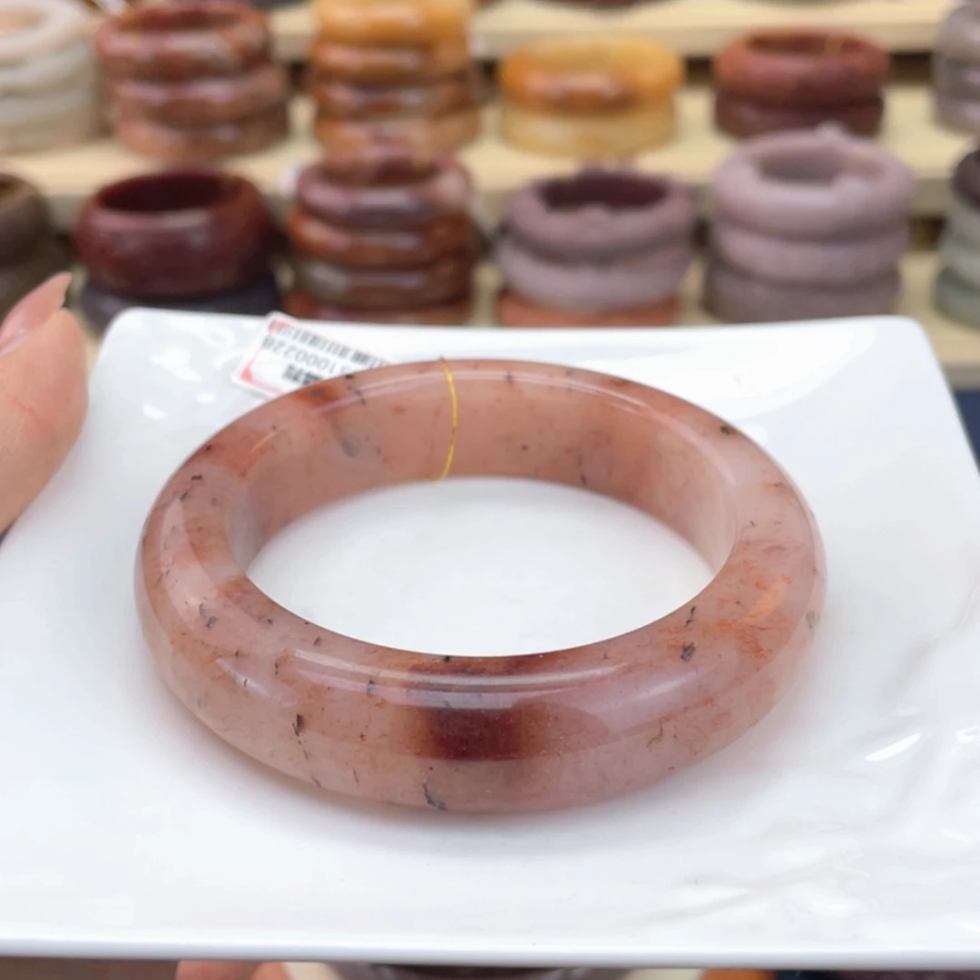 【闪购商品】石英质玉未镶嵌手镯山****?