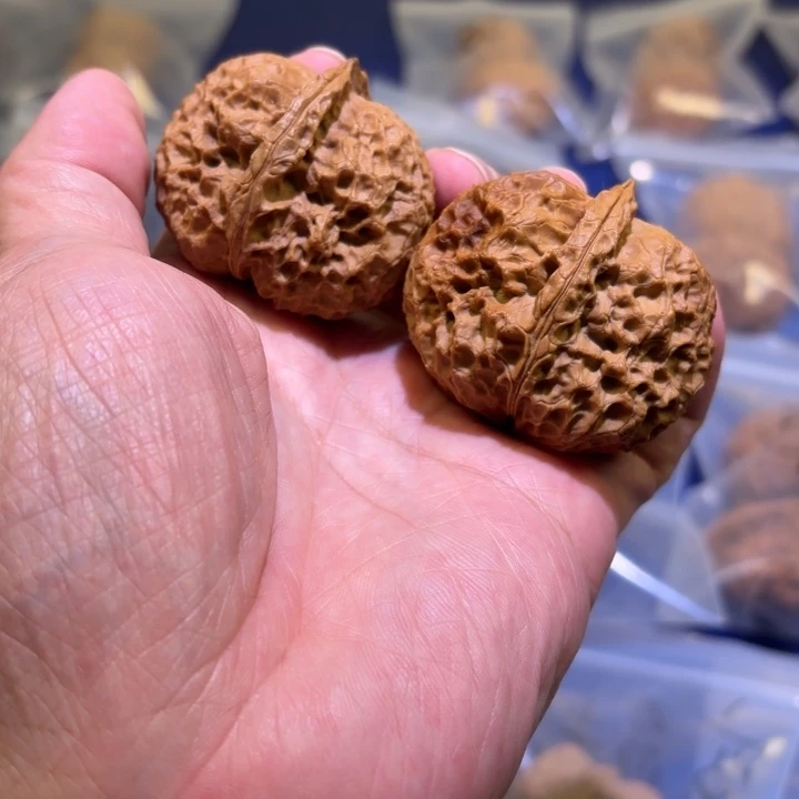 文玩核桃吊坠玉溪元宝