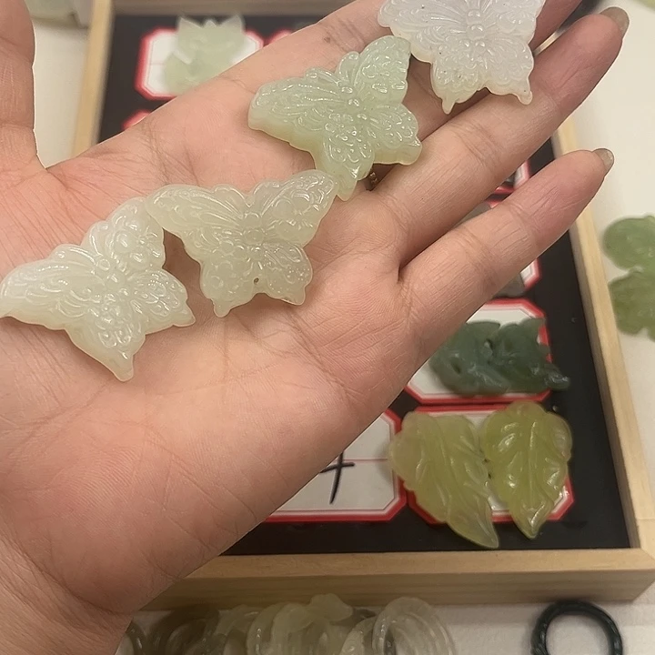 忘***花蛇纹石玉合金颈饰