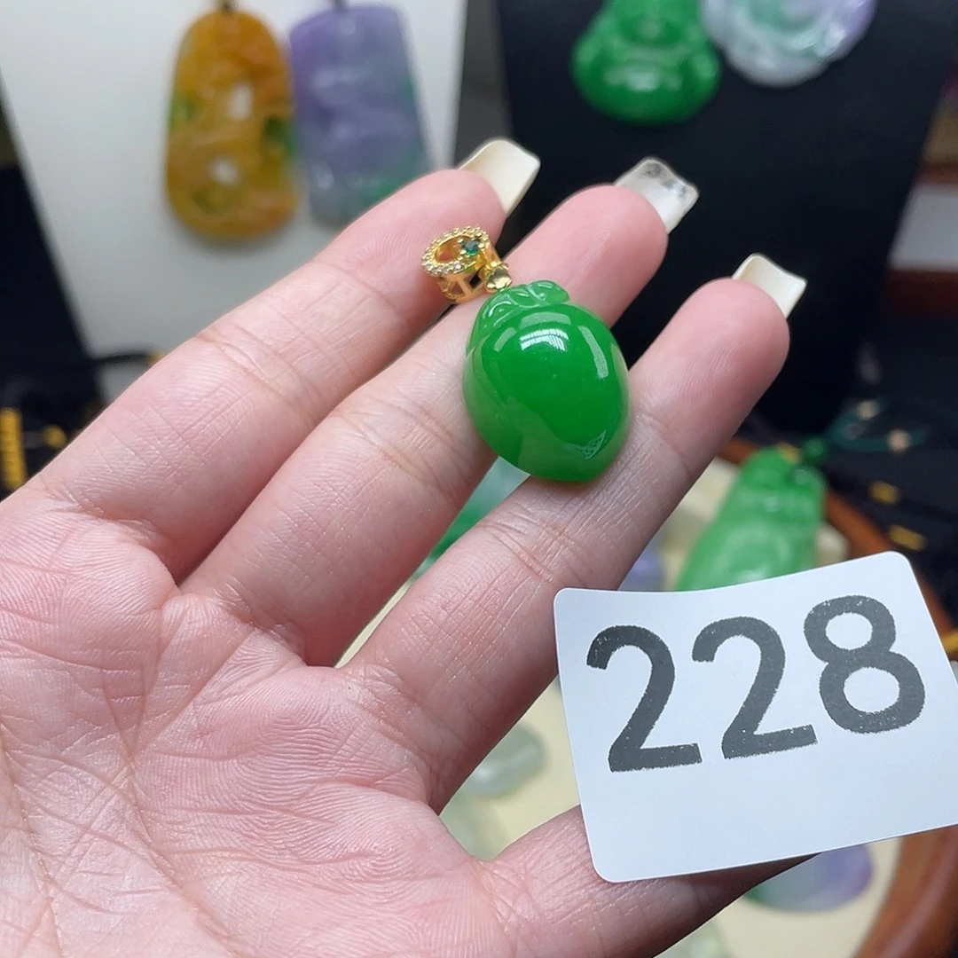 翡翠未镶嵌吊坠(赠链)