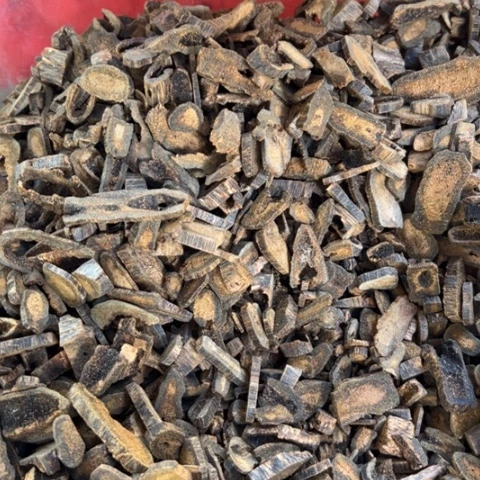 沉香摆件乌身红土30克多样性发1份