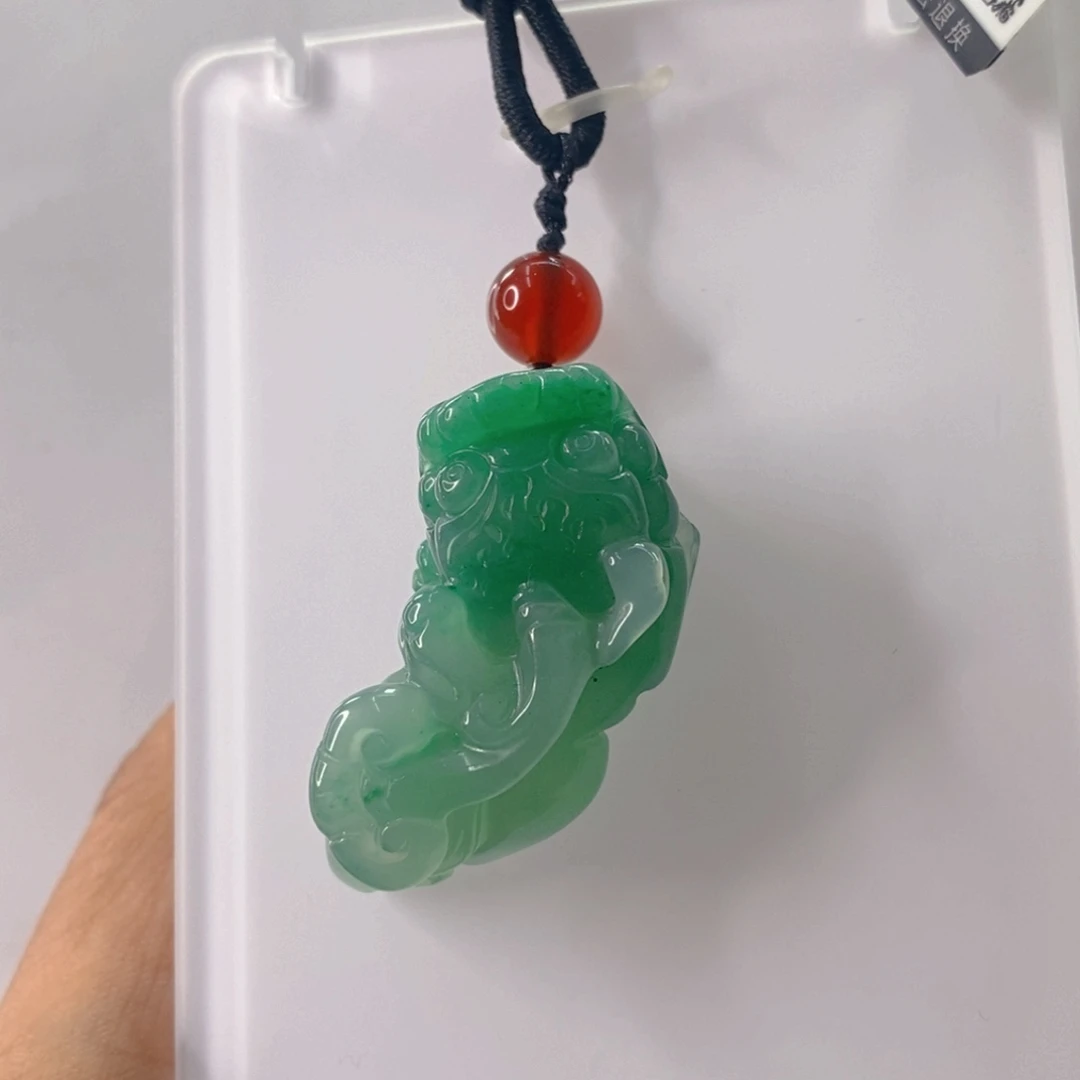 石英质玉未镶嵌颈饰