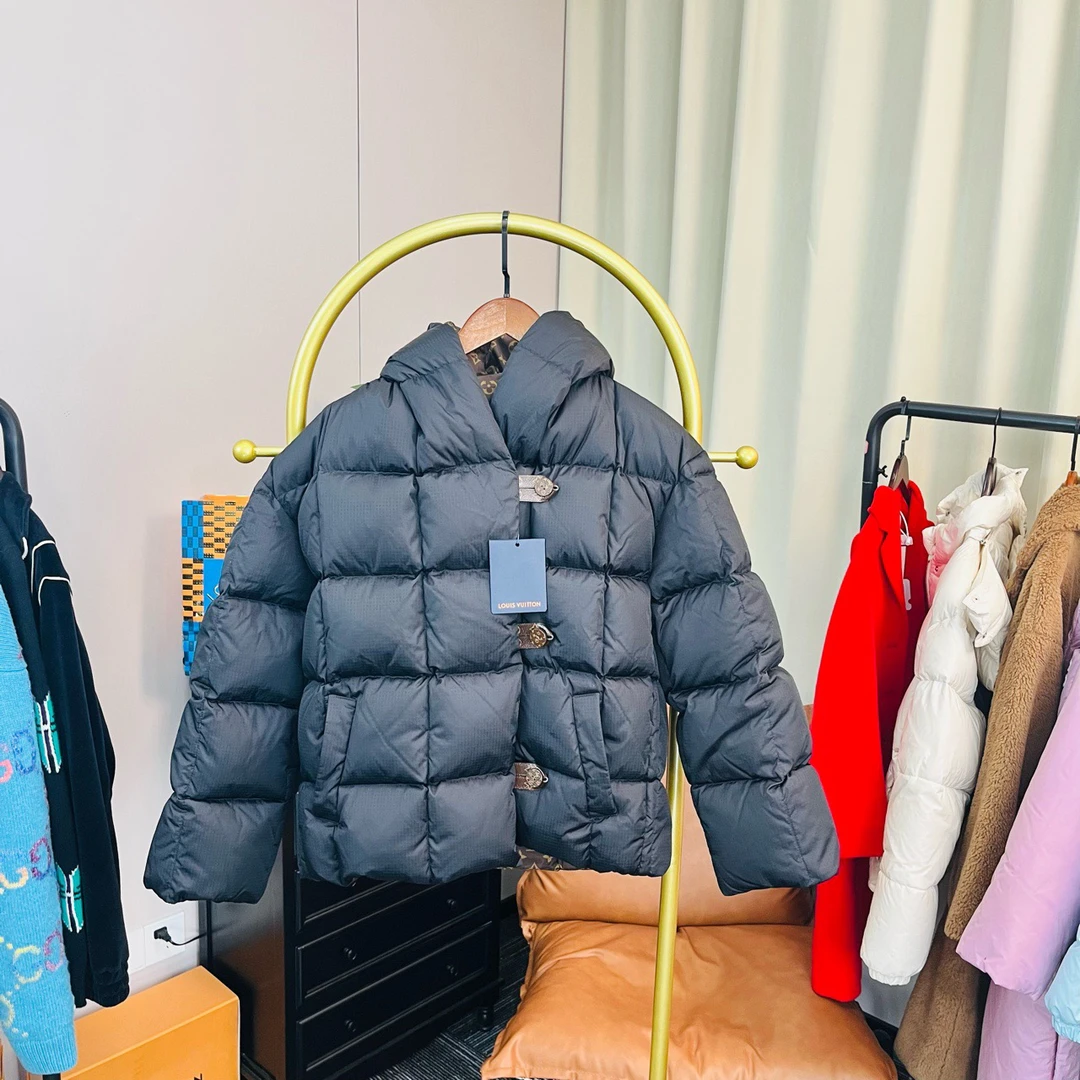 全新未使用 LouisVuitton/路易威登 满印羽绒服 36码 全新带吊牌