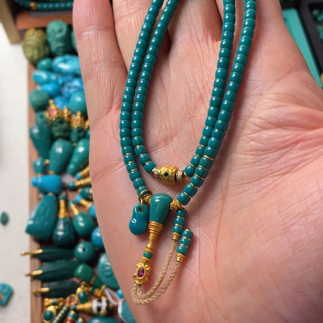 绿松石未镶嵌颈饰