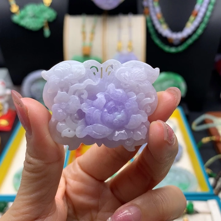 翡翠未镶嵌颈饰翡翠蝴蝶