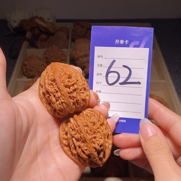 把件文玩核桃虎头王全品38左右