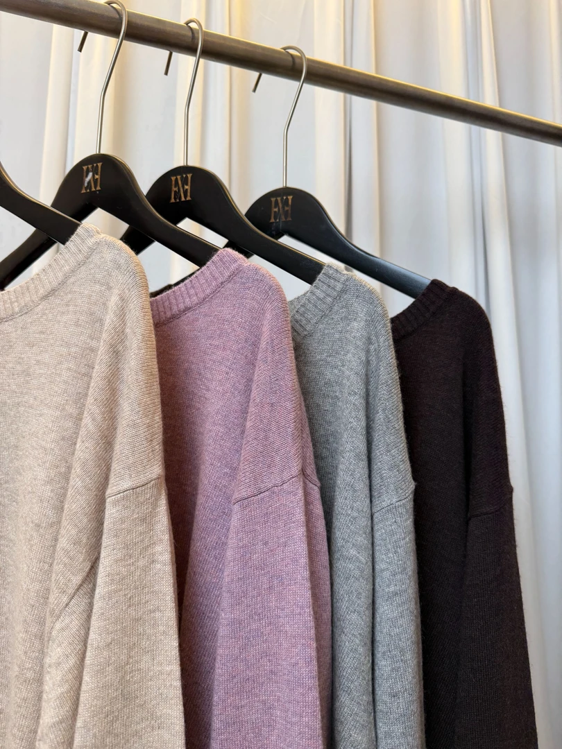 细织羊毛混纺圆领针织衫