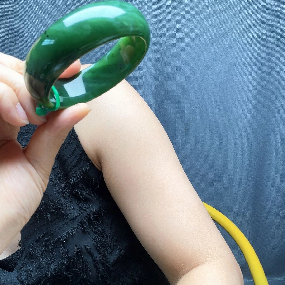 和田玉手镯未镶嵌寻*…