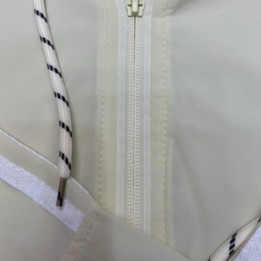 常规款休闲女黑白防脏女款连帽运动户外女士短外套拉链薄款