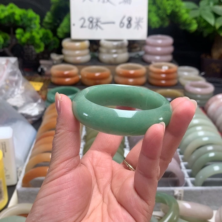 石英质玉（佘太翠）未镶嵌手镯54