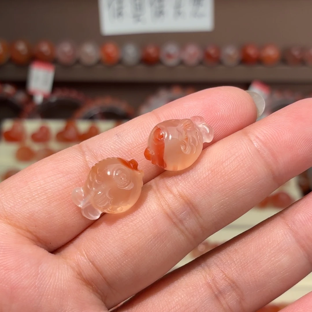 *****未镶嵌川料南红玛瑙通孔嘟嘟鱼一对