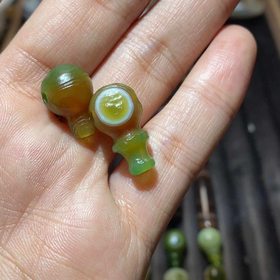 玛瑙/玉髓颈饰未镶嵌波**惊