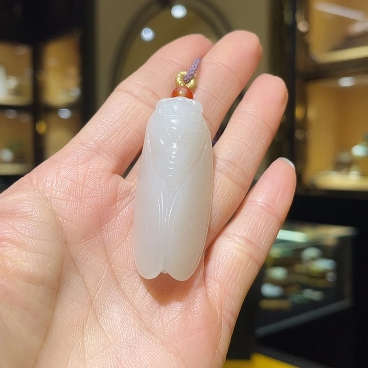 和田玉未镶嵌颈饰一鸣惊人 蓄势待发