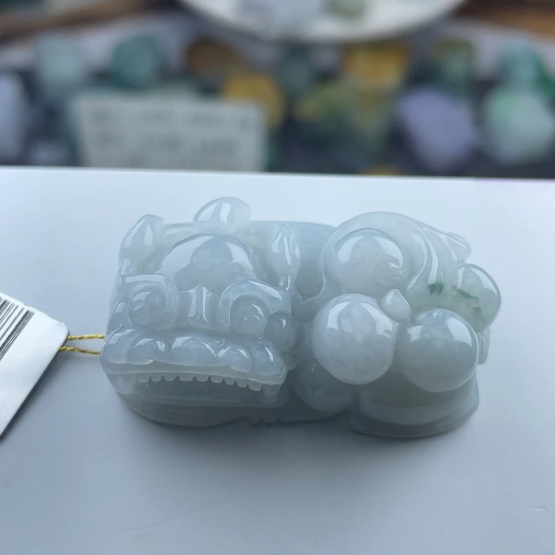 翡翠未镶嵌颈饰貔貅