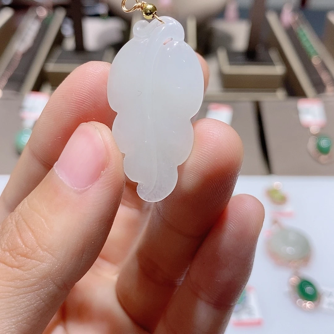 独山玉未镶嵌吊坠