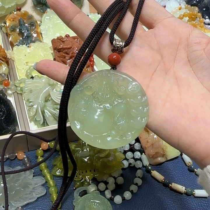 未镶嵌蛇纹石玉吊坠