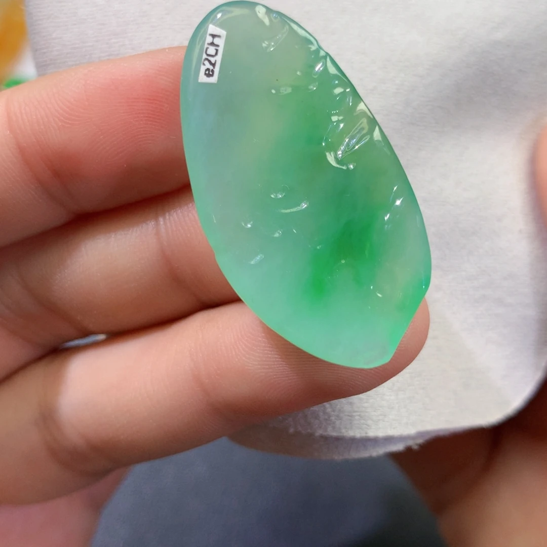 翡翠未镶嵌颈饰保真