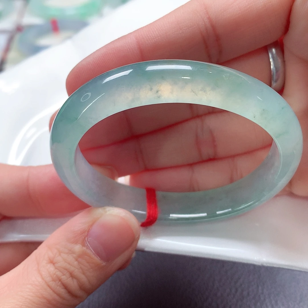 翡翠手镯（贵妃镯）未镶嵌