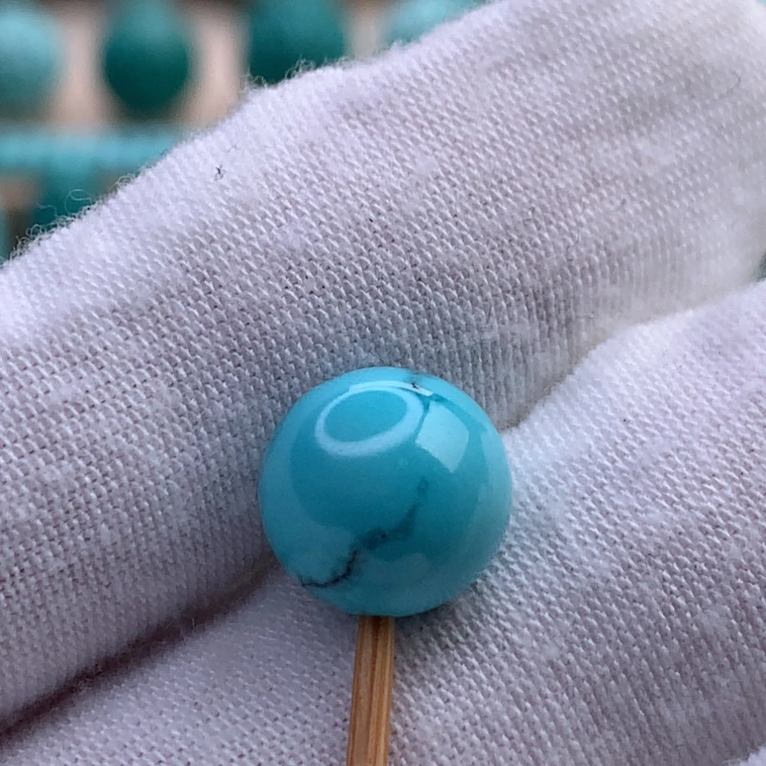 绿松石未镶嵌珠宝奇石原矿绿松石圆珠