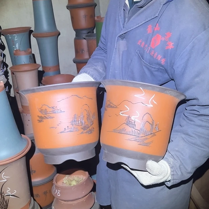 紫砂紫砂花盆和一颗花篮