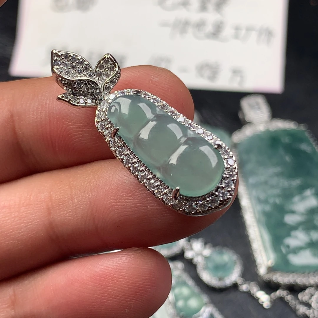 颈饰未镶嵌翡翠福豆
